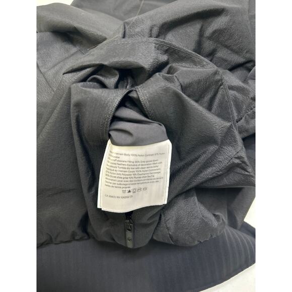 Lululemon Non-Stop Bomber Reversible Jacket in Black. Size 6. - Picture 10 of 12